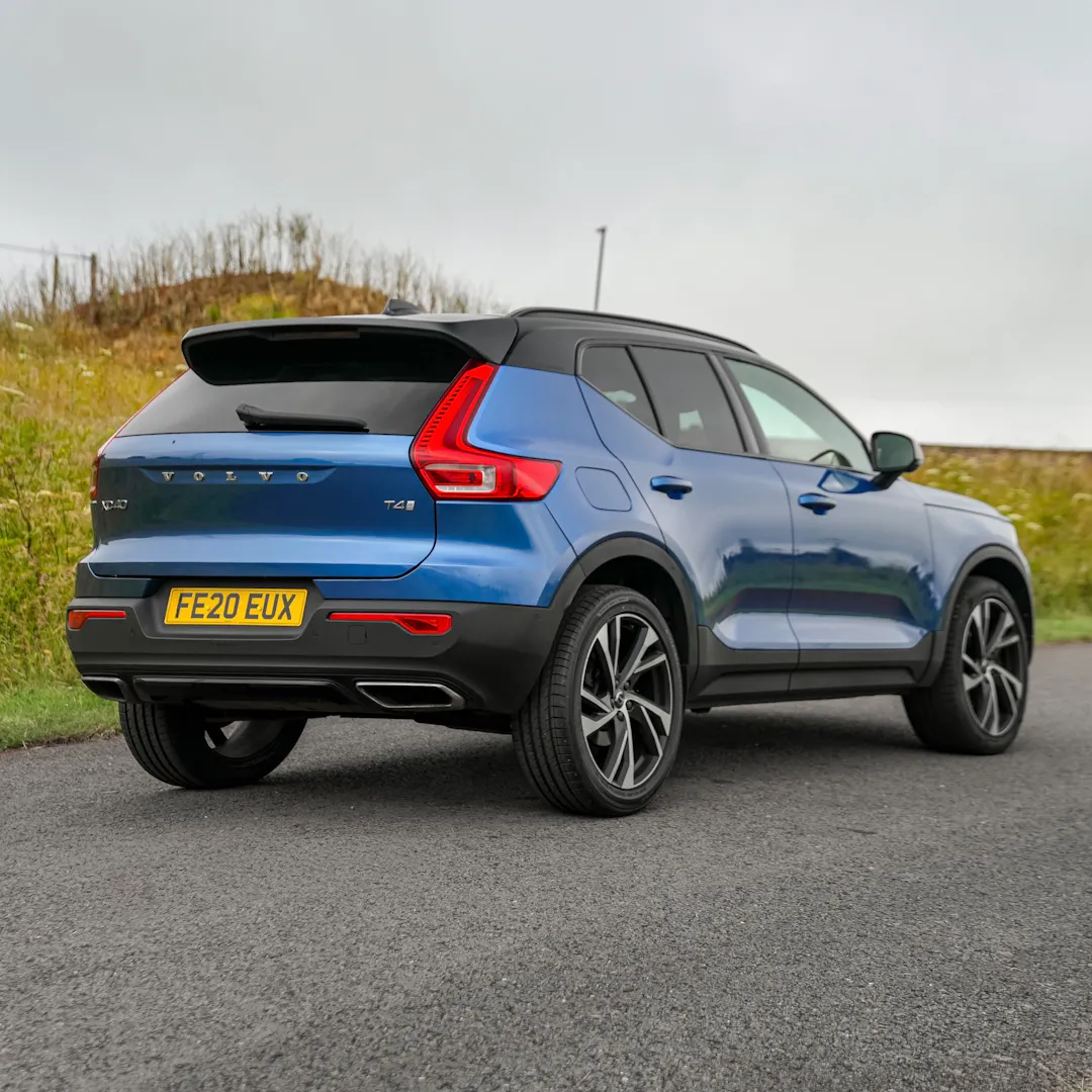 2020 VOLVO XC40 R-DESIGN PRO T4 + £1000