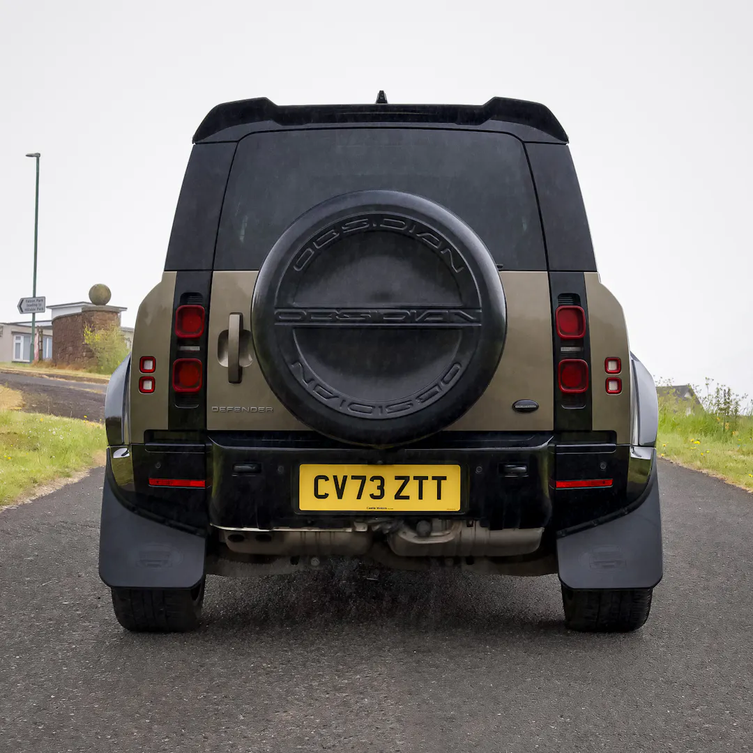 2024 Land Rover Defender 110 Obsidian + £5000