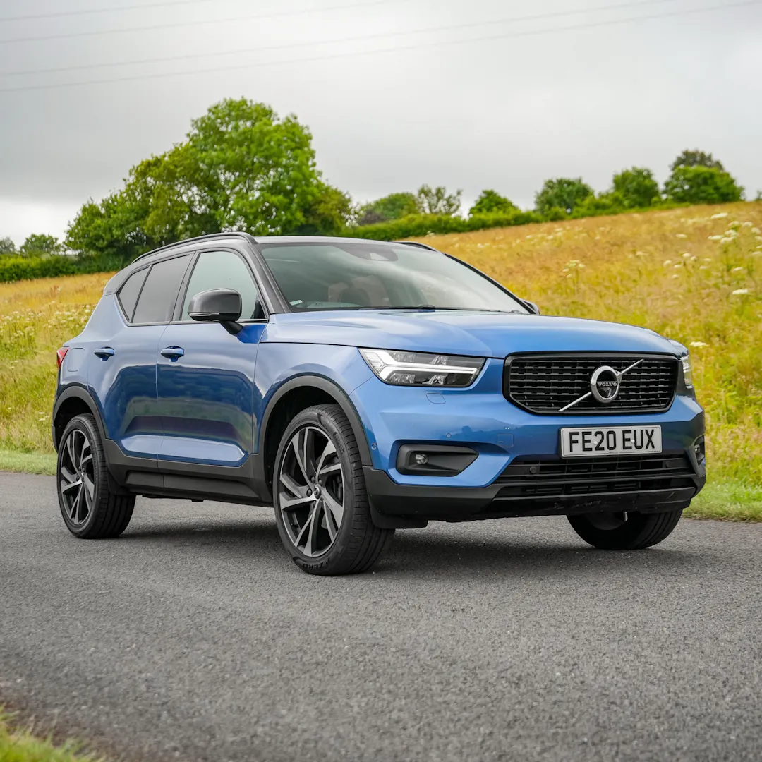 2020 VOLVO XC40 R-DESIGN PRO T4 + £1000