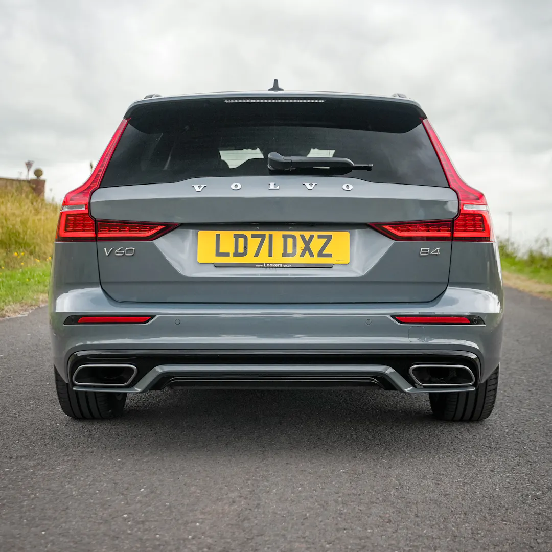 2021 Volvo V60 B4 MHEV R Design Estate + £3000