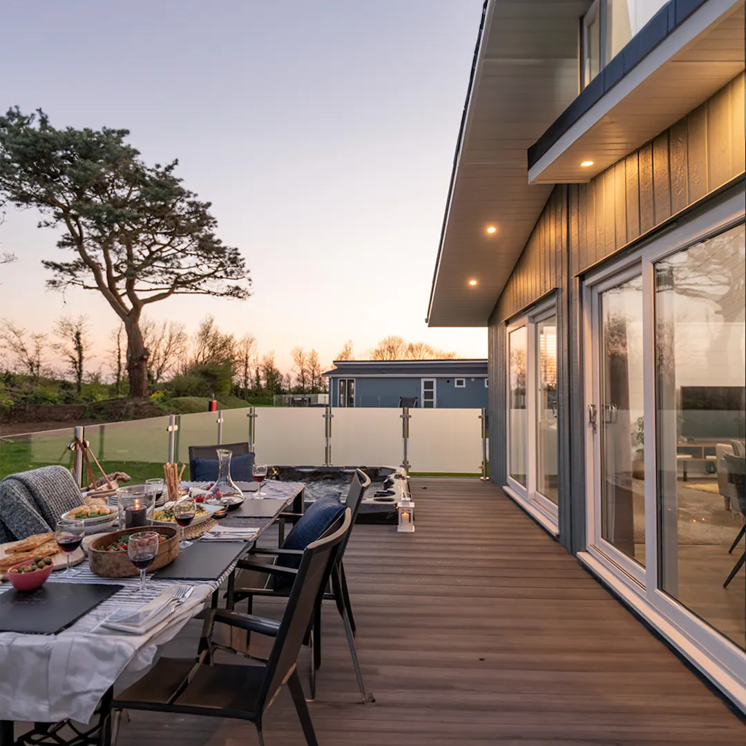 BUDE COASTAL HOT TUB HOLIDAY LODGE CORNWALL 7 NIGHTS + £500