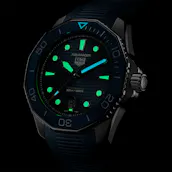 BRAND NEW TAG HEUER AQUARACER PROFESSIONAL DATE 300