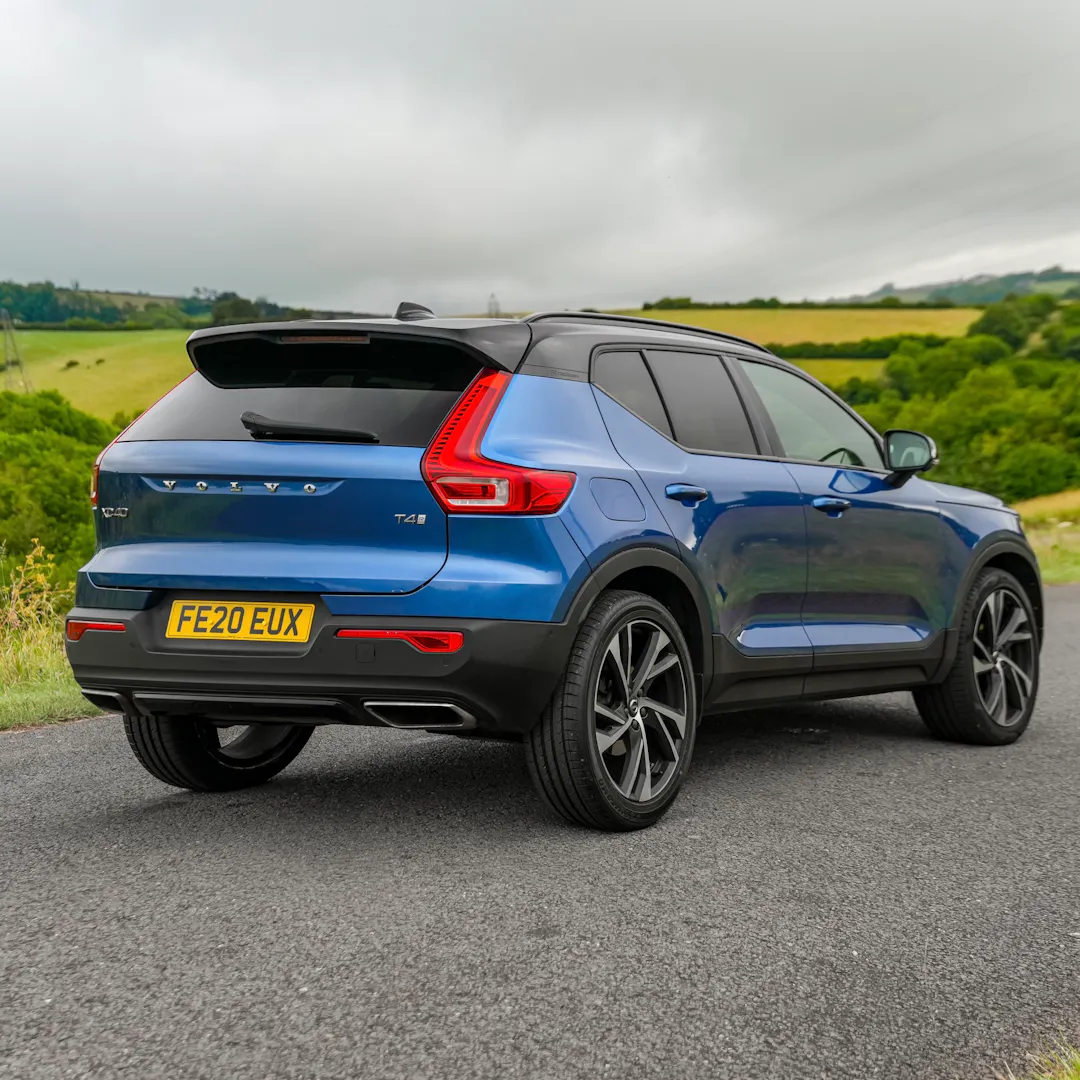 2020 VOLVO XC40 R-DESIGN PRO T4 + £1000