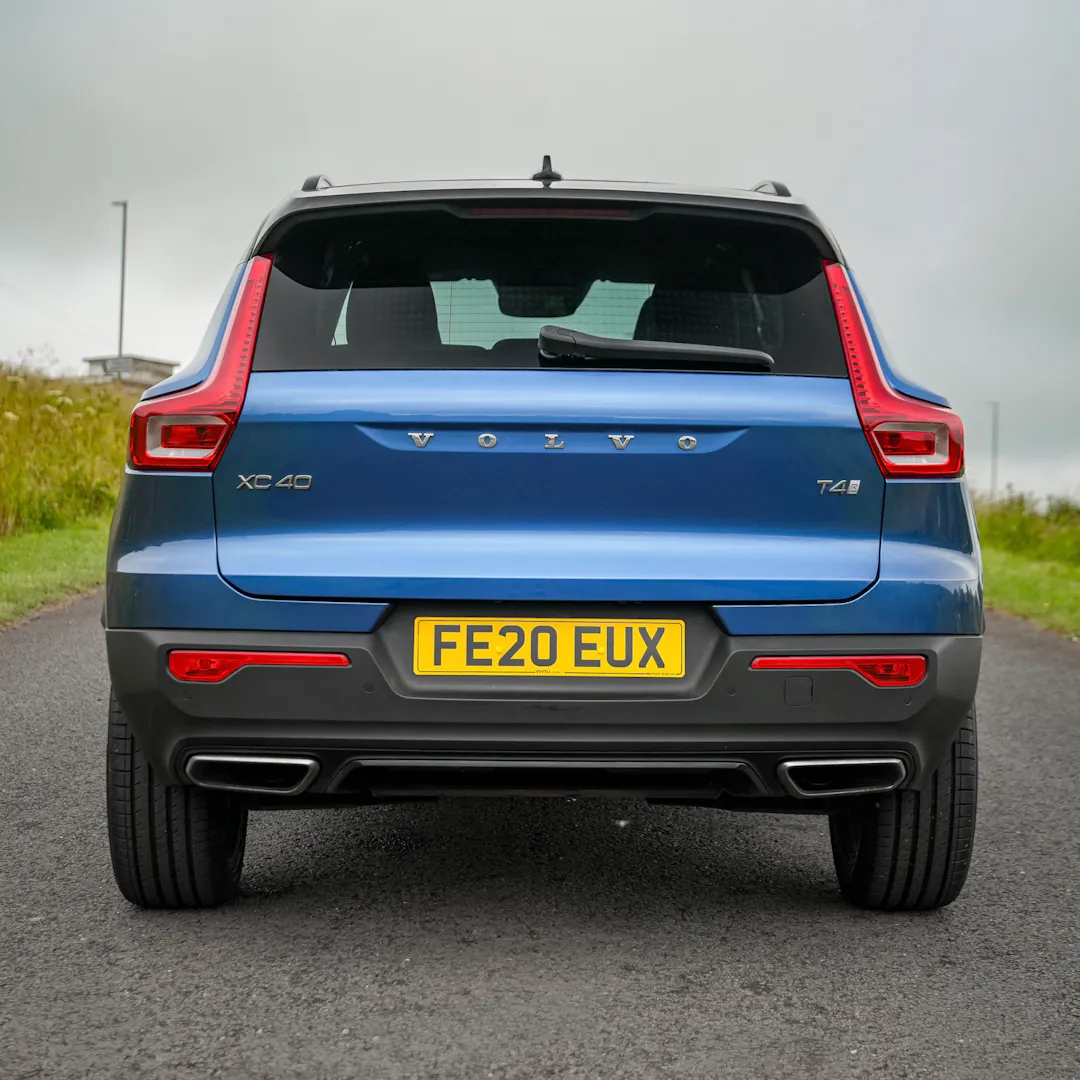 2020 VOLVO XC40 R-DESIGN PRO T4 + £1000