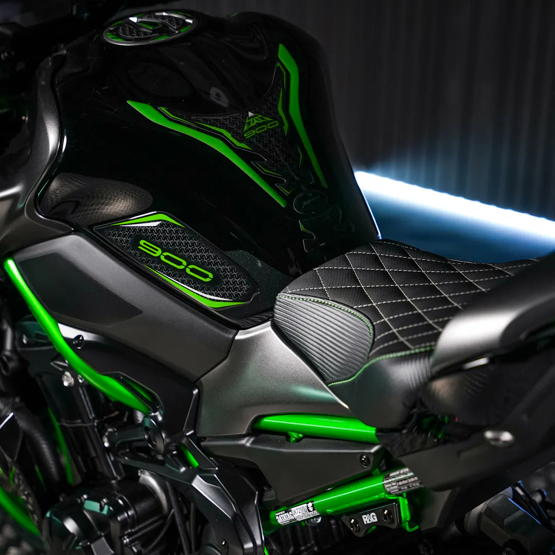 2023 KAWASAKI ZR900 STREETFIGHTER