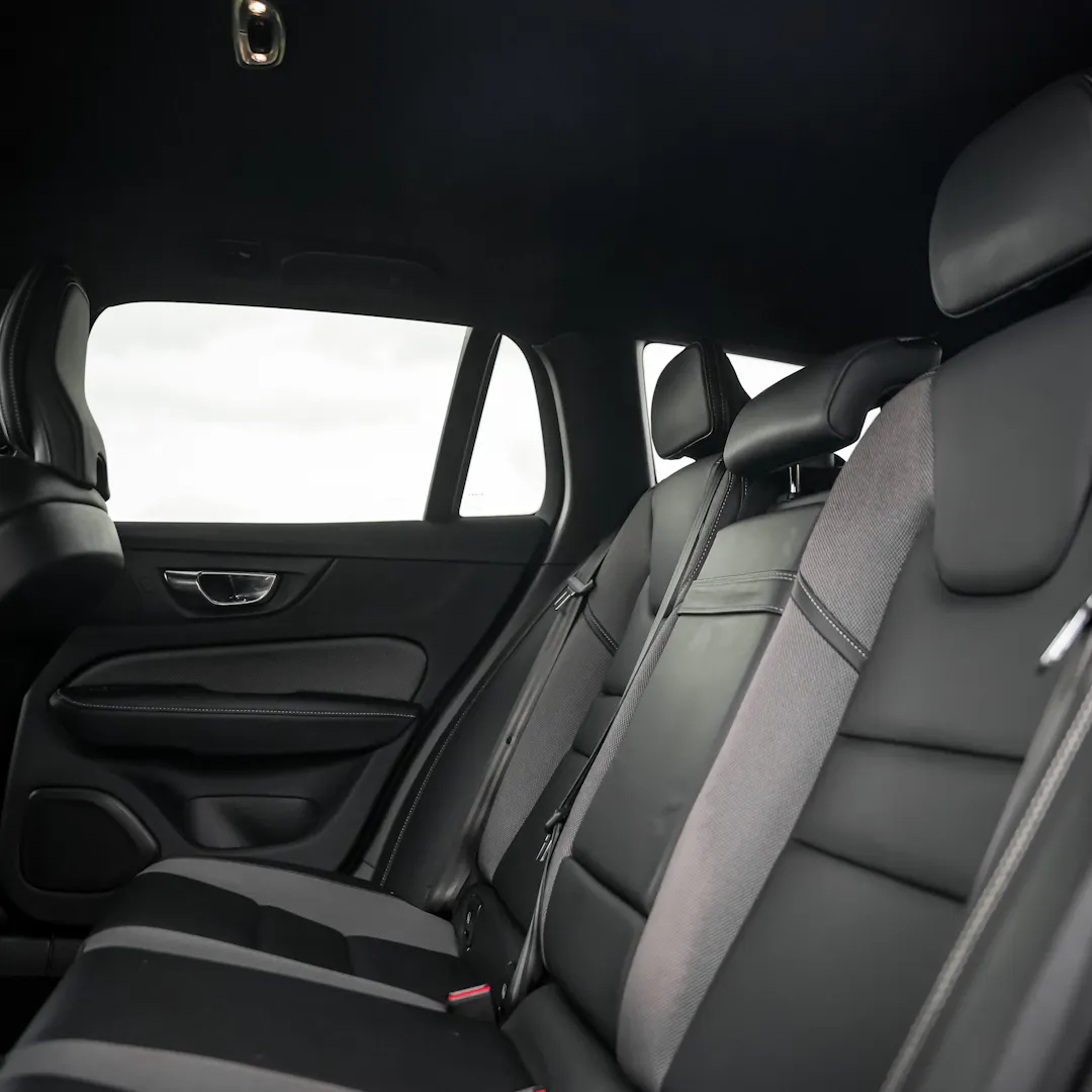 2021 Volvo V60 B4 MHEV R Design Estate + £3000