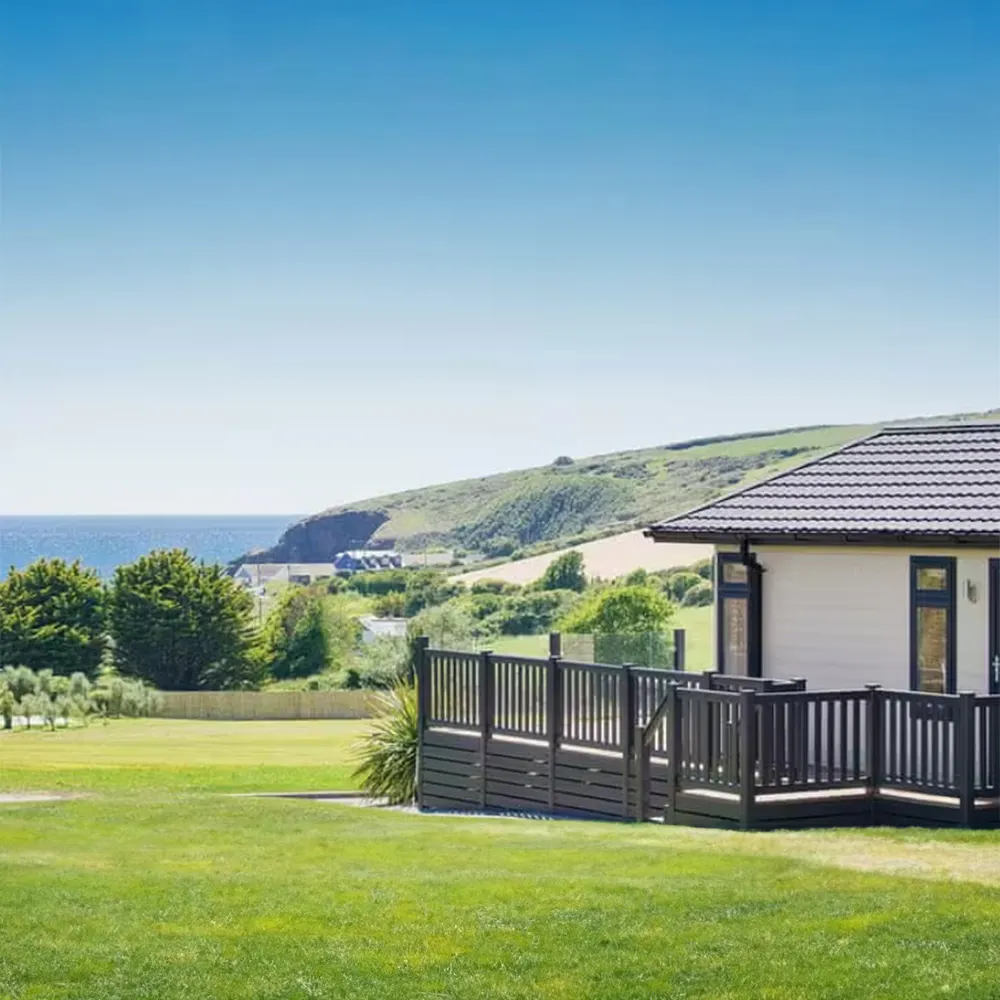 PRAA SANDS HOLIDAY PARK HOT TUB LODGE CORNWALL + £500