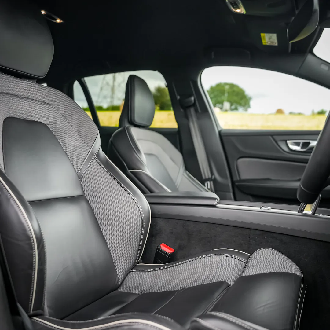 2021 Volvo V60 B4 MHEV R Design Estate + £3000
