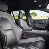 2021 Volvo V60 B4 MHEV R Design Estate + £3000