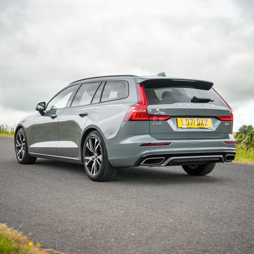 2021 Volvo V60 B4 MHEV R Design Estate + £3000